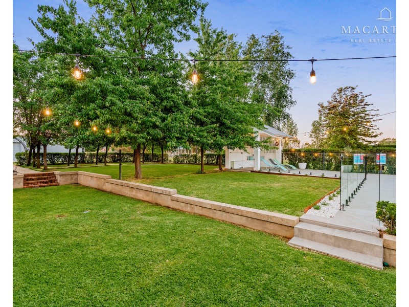 298 Mitchell Road, Lake Albert NSW 2650