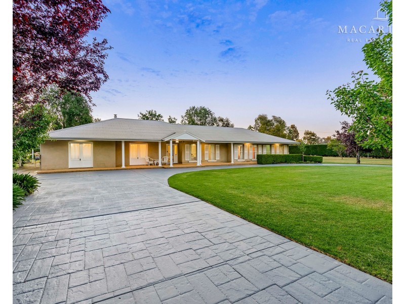 298 Mitchell Road, Lake Albert NSW 2650