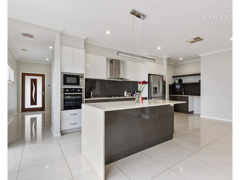 4 Waterhouse Avenue, Lloyd NSW 2650