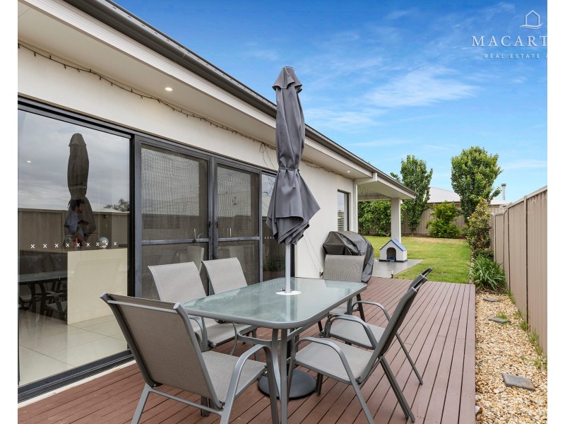 4 Waterhouse Avenue, Lloyd NSW 2650