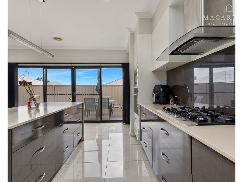 4 Waterhouse Avenue, Lloyd NSW 2650