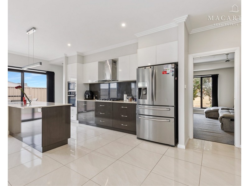 4 Waterhouse Avenue, Lloyd NSW 2650