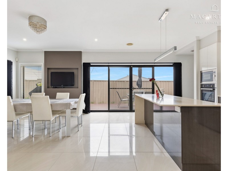 4 Waterhouse Avenue, Lloyd NSW 2650