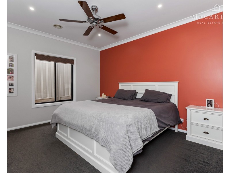 4 Waterhouse Avenue, Lloyd NSW 2650