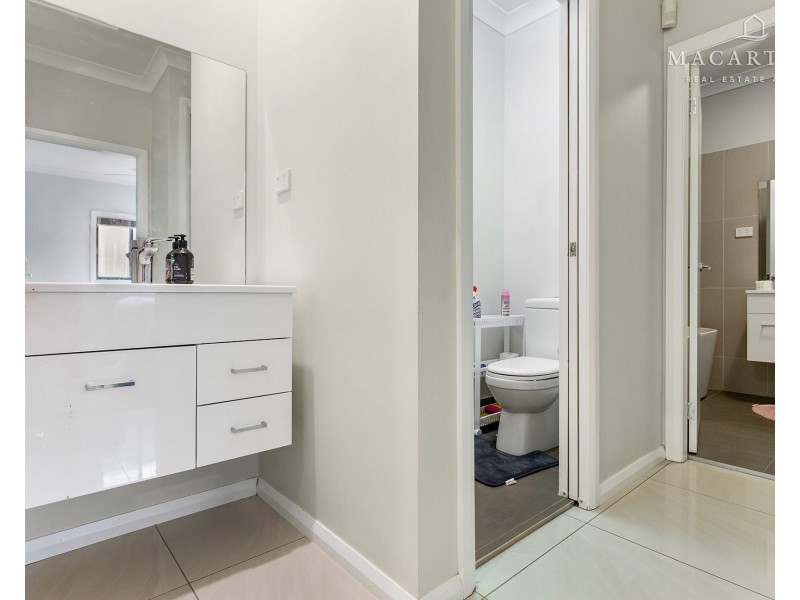 4 Waterhouse Avenue, Lloyd NSW 2650