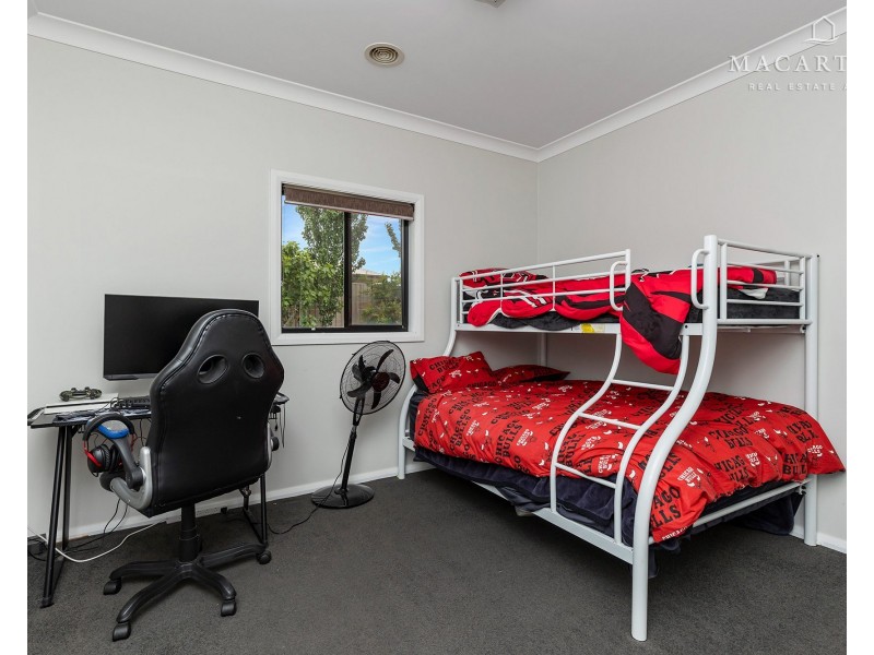4 Waterhouse Avenue, Lloyd NSW 2650