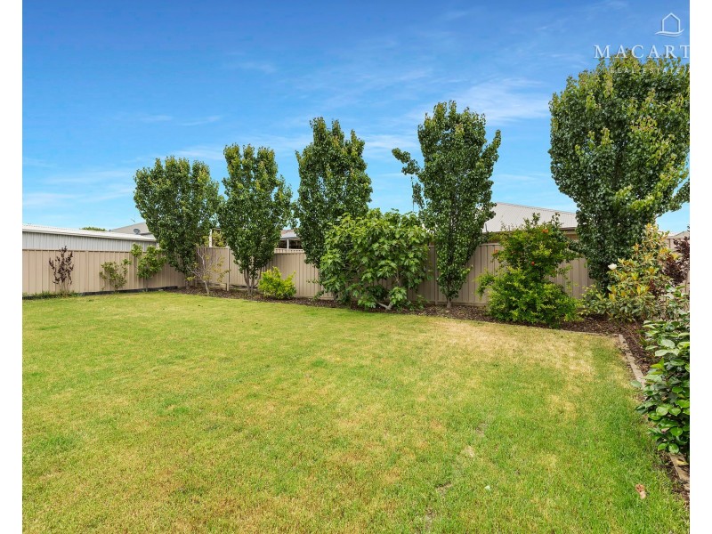 4 Waterhouse Avenue, Lloyd NSW 2650