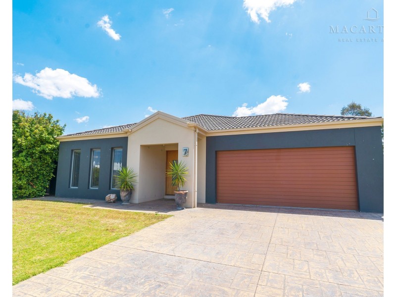 7 Breasley Crescent, Boorooma NSW 2650
