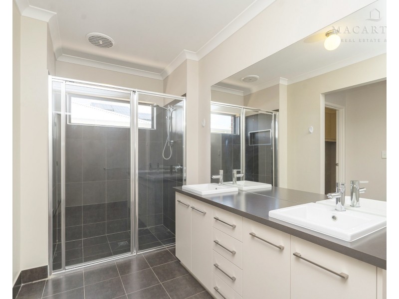 7 Breasley Crescent, Boorooma NSW 2650