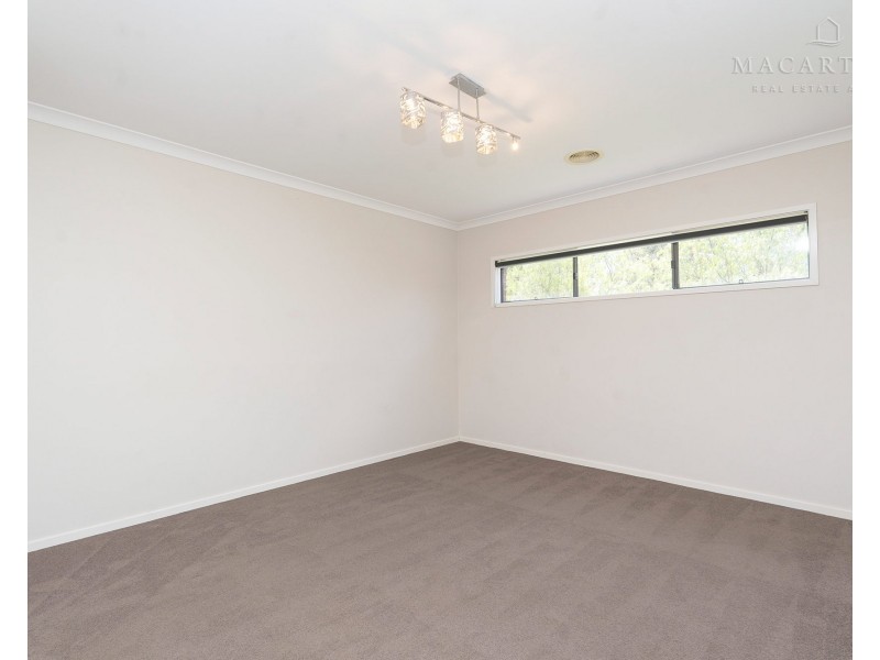 7 Breasley Crescent, Boorooma NSW 2650
