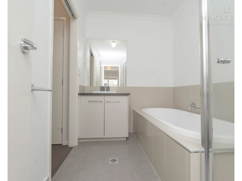 7 Breasley Crescent, Boorooma NSW 2650