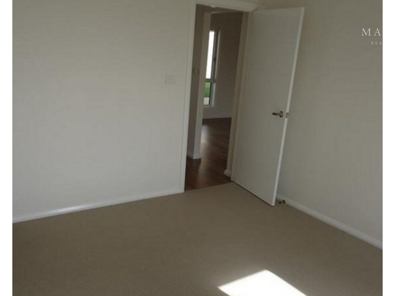 8 Goldstein Crescent, Lloyd NSW 2650