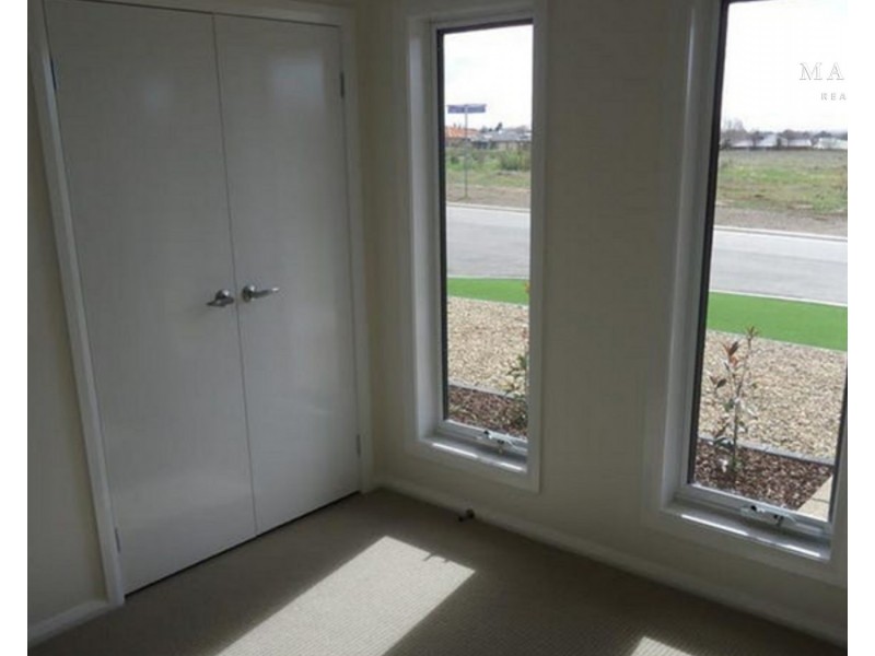 8 Goldstein Crescent, Lloyd NSW 2650