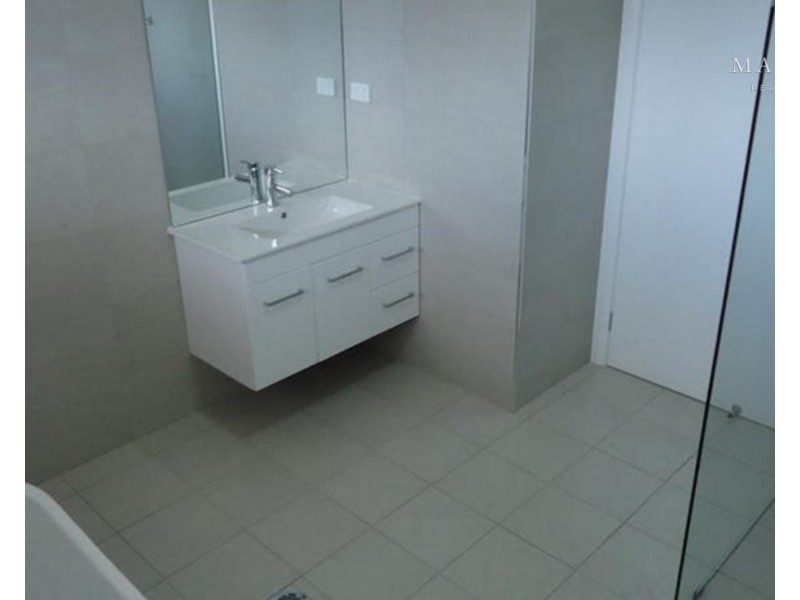 8 Goldstein Crescent, Lloyd NSW 2650