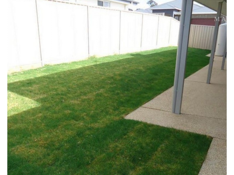 8 Goldstein Crescent, Lloyd NSW 2650