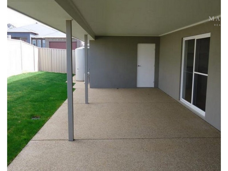 8 Goldstein Crescent, Lloyd NSW 2650