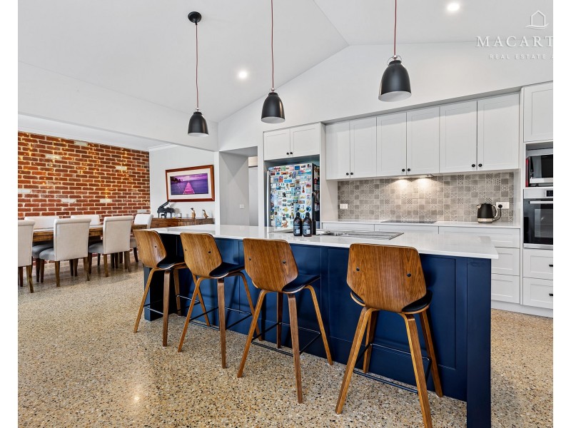 6 Waterview Place, Lake Albert NSW 2650