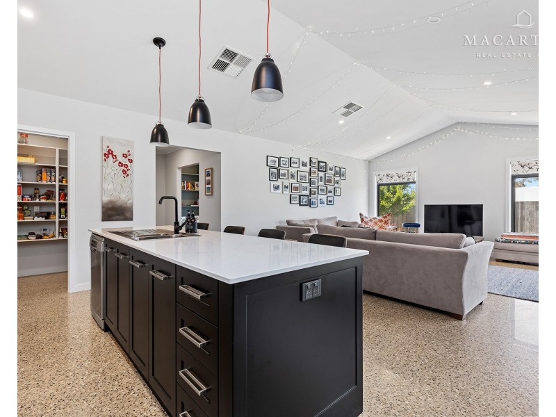 6 Waterview Place, Lake Albert NSW 2650