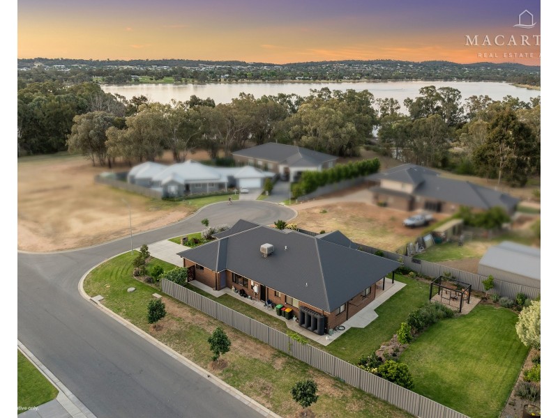 6 Waterview Place, Lake Albert NSW 2650