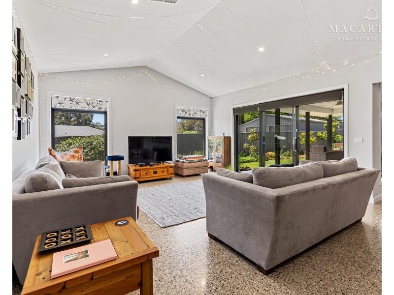 6 Waterview Place, Lake Albert NSW 2650