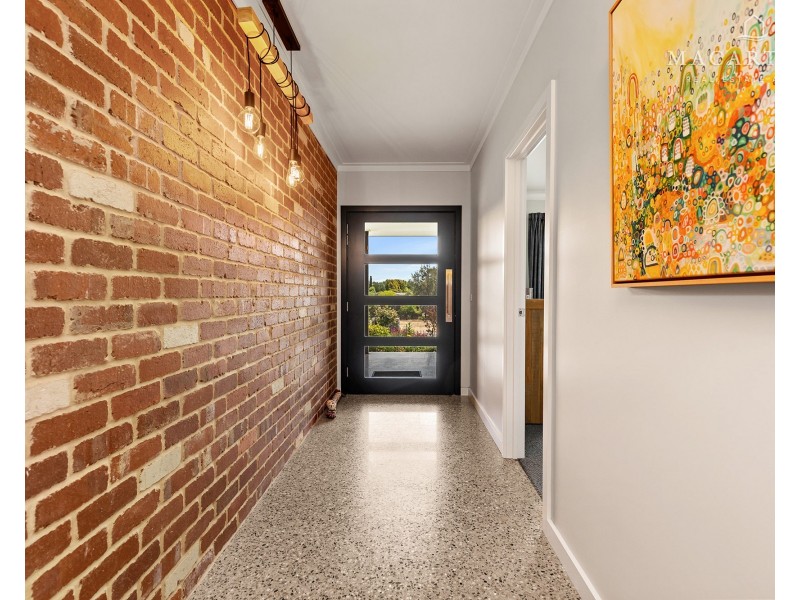 6 Waterview Place, Lake Albert NSW 2650