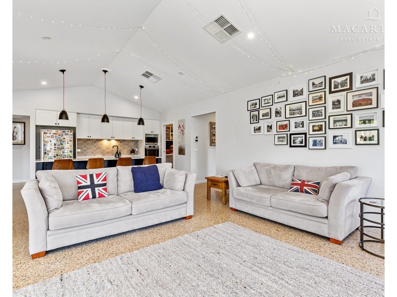 6 Waterview Place, Lake Albert NSW 2650