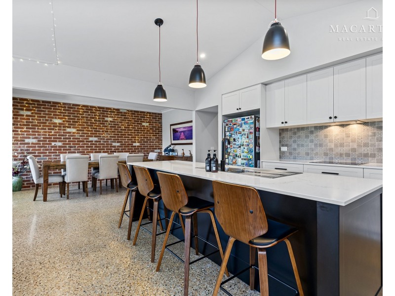 6 Waterview Place, Lake Albert NSW 2650