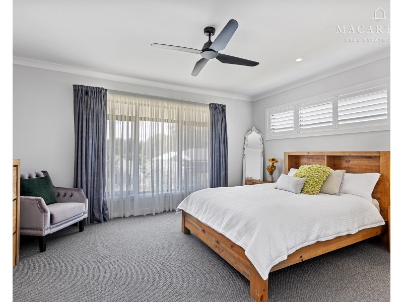 6 Waterview Place, Lake Albert NSW 2650