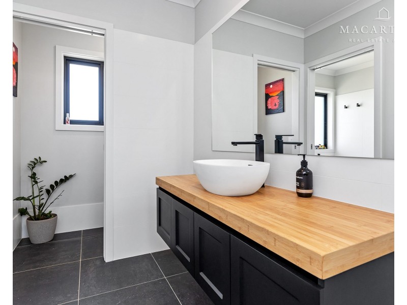 6 Waterview Place, Lake Albert NSW 2650