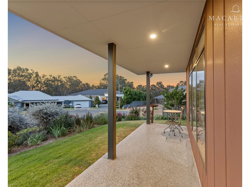 6 Waterview Place, Lake Albert NSW 2650