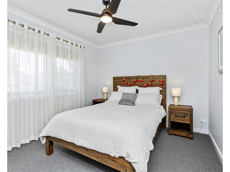 6 Waterview Place, Lake Albert NSW 2650