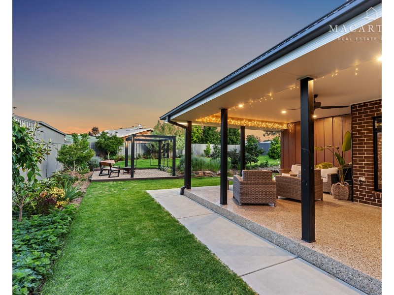 6 Waterview Place, Lake Albert NSW 2650