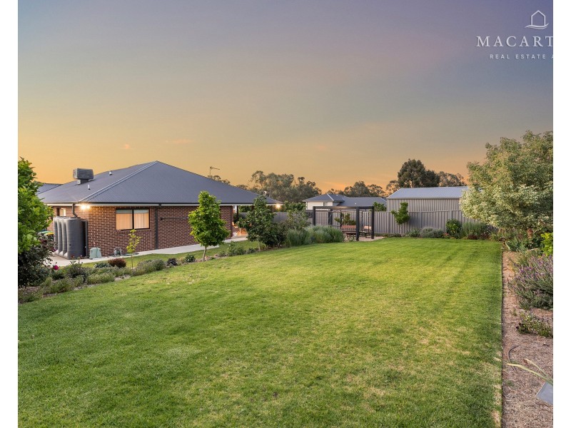 6 Waterview Place, Lake Albert NSW 2650