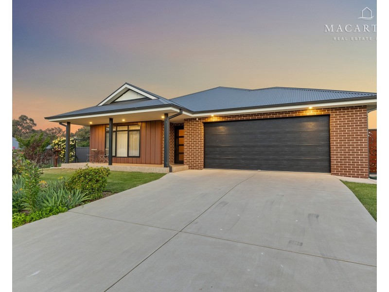 6 Waterview Place, Lake Albert NSW 2650