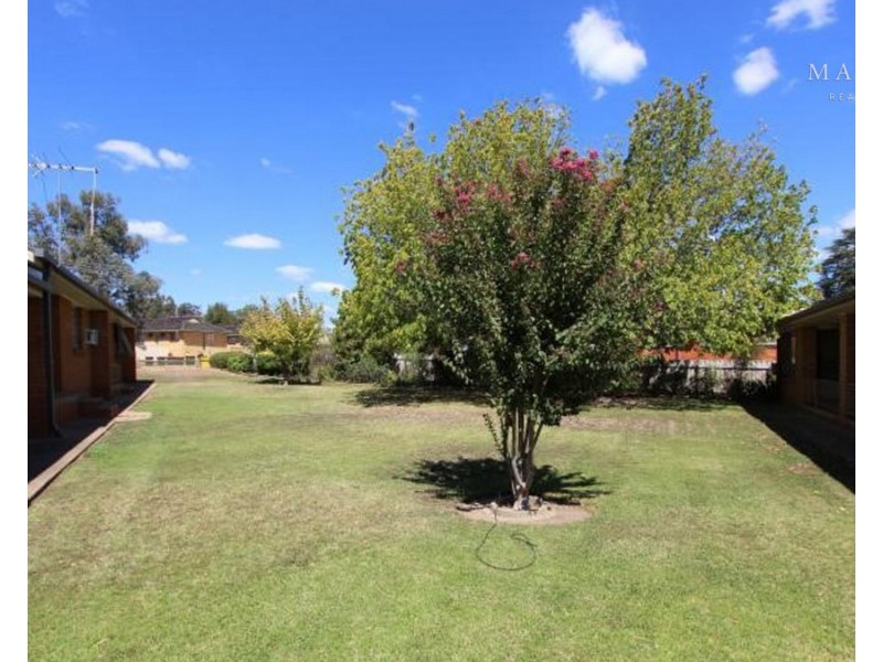 5/8 Joyes Place, Tolland NSW 2650