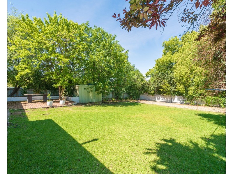 79 Meadow Street, Kooringal NSW 2650