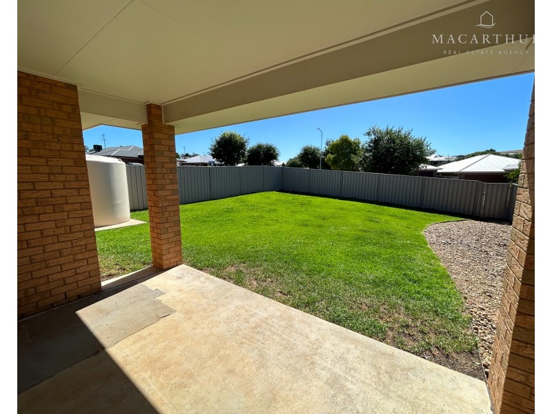 12 Watson Boulevard, Lloyd NSW 2650