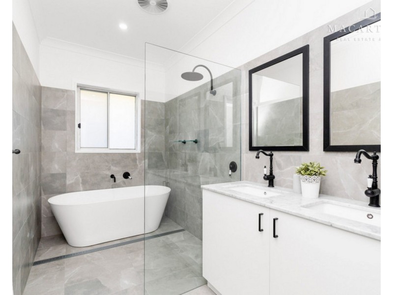 2 Doyle Avenue, Mount Austin NSW 2650
