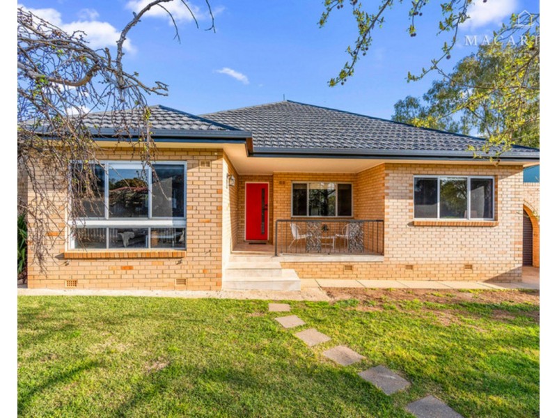 2 Doyle Avenue, Mount Austin NSW 2650