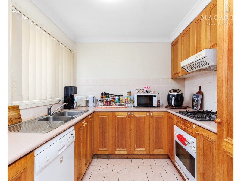 2/23 Kirrang Avenue, Glenfield Park NSW 2650