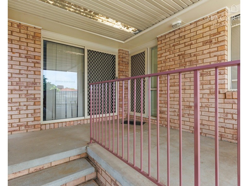 2/23 Kirrang Avenue, Glenfield Park NSW 2650