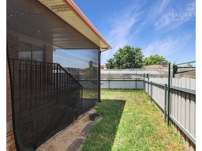 2/23 Kirrang Avenue, Glenfield Park NSW 2650