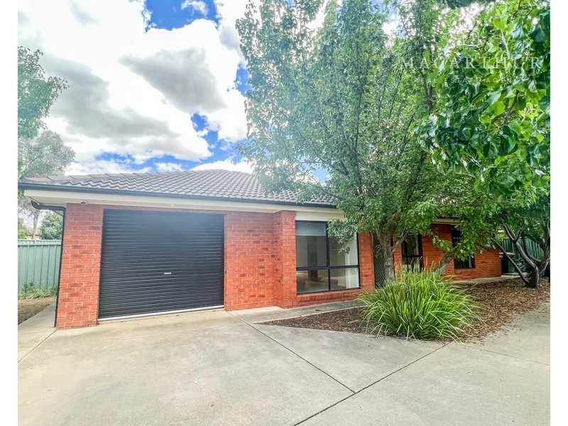 2/8 Protea Place, Forest Hill NSW 2651