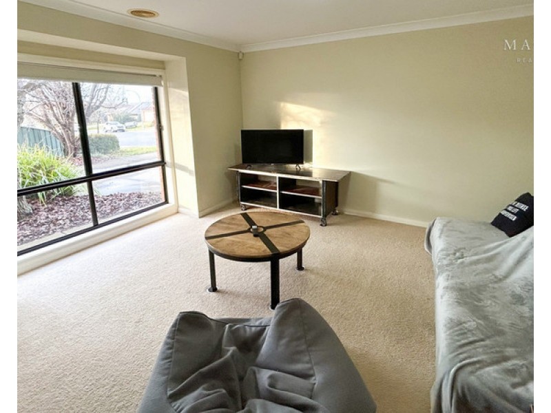2/8 Protea Place, Forest Hill NSW 2651