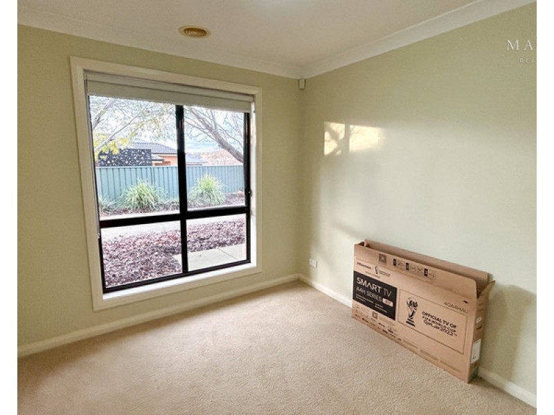 2/8 Protea Place, Forest Hill NSW 2651