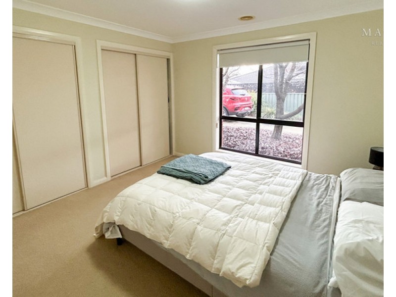 2/8 Protea Place, Forest Hill NSW 2651