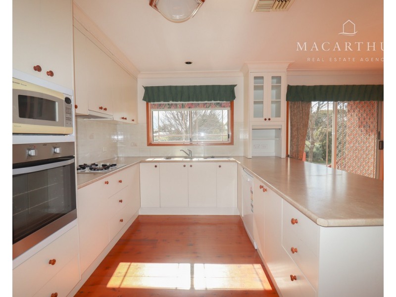 2 Delvin Place, Kooringal NSW 2650