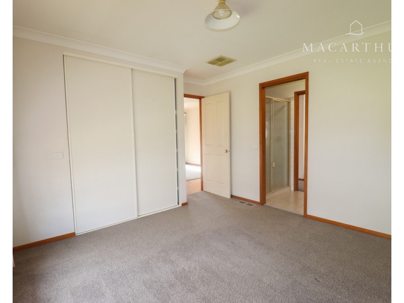 2 Delvin Place, Kooringal NSW 2650