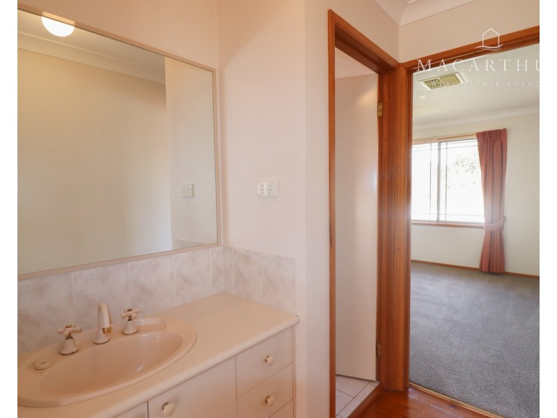 2 Delvin Place, Kooringal NSW 2650