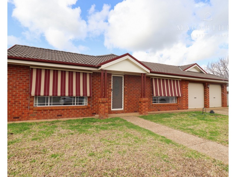 2 Delvin Place, Kooringal NSW 2650